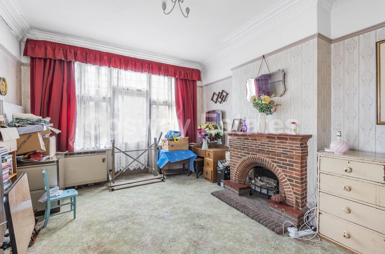 Sylvan Avenue, Mill Hill